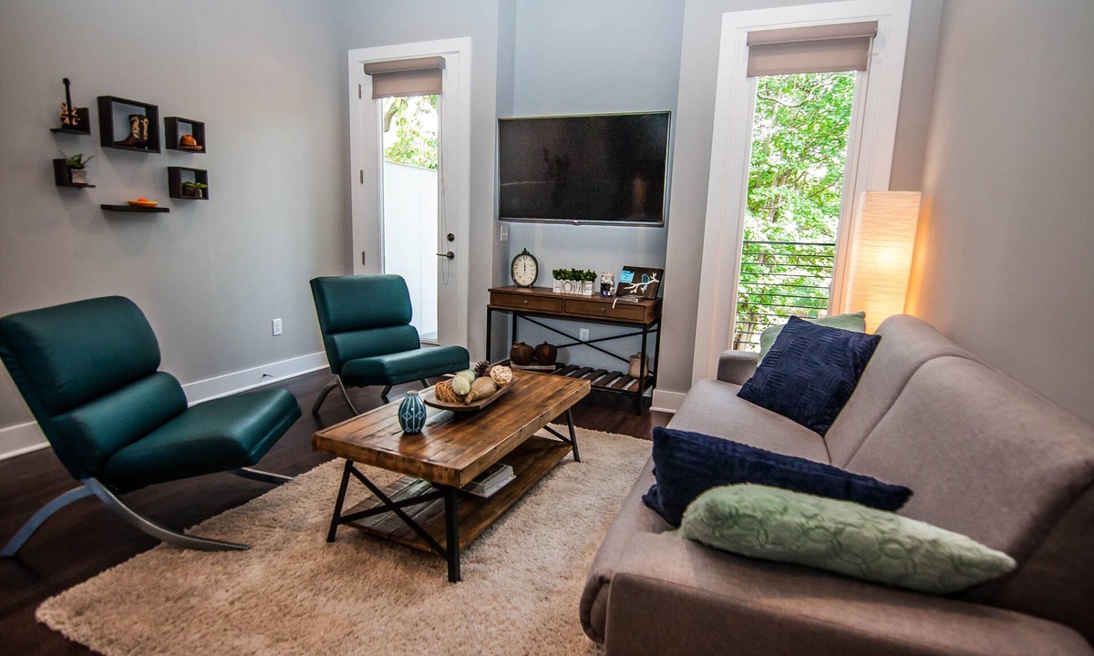 Chestnut Hill House | Modern NEW Luxury Townhouse - 1 mile to Downtown & Broadway