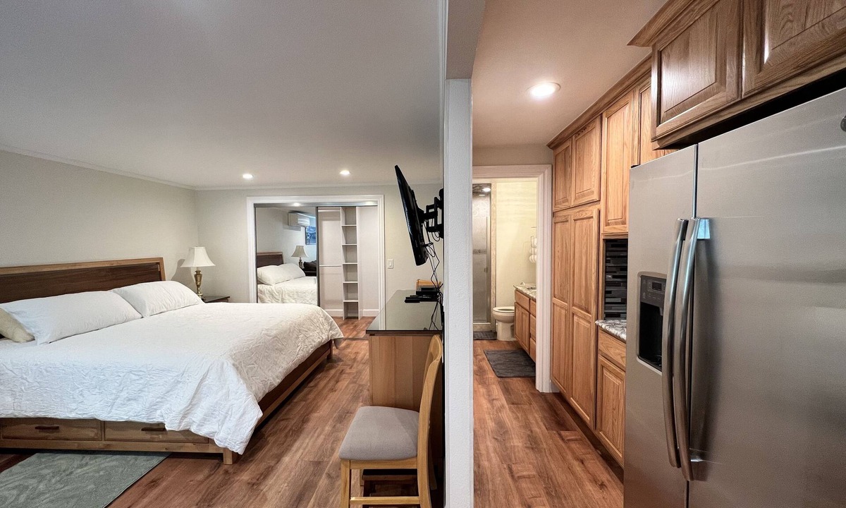 Altamont Apartment | Modern New Studio with All Amenities!