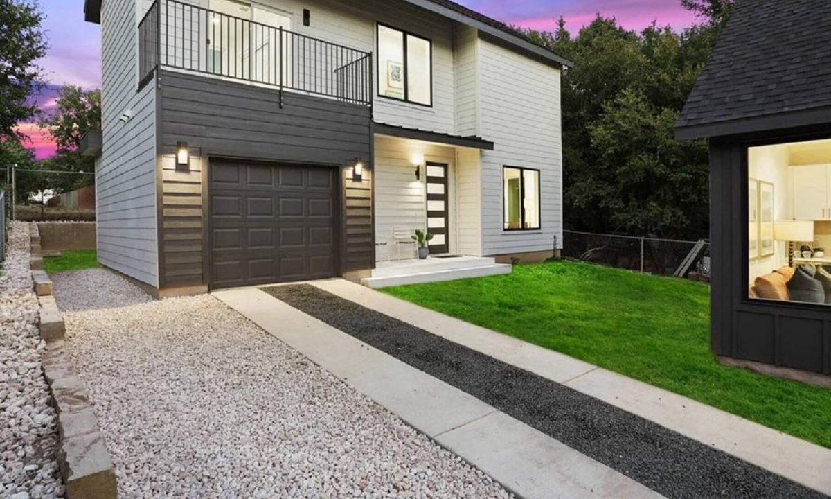 MLK House | Modern New Urban Retreat in Trendy East Austin Near Downtown