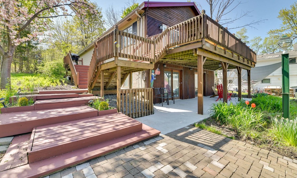 Rushville House | Modern New York Getaway w/ Large Deck