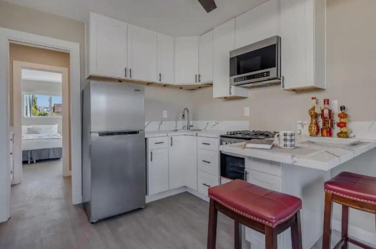 Orange House | Modern newly remodeled 1 bed