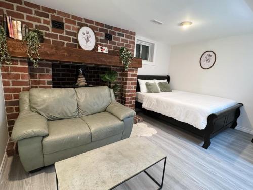 L'Amoreaux Bed & Breakfast | Modern Newly-Renovated Suite Free Parking