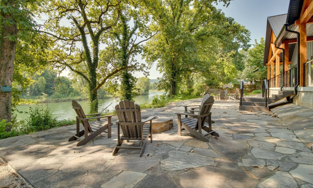 Mountain Home Cabin | Modern Norfork River Cabin Rental w/Shared Dock!