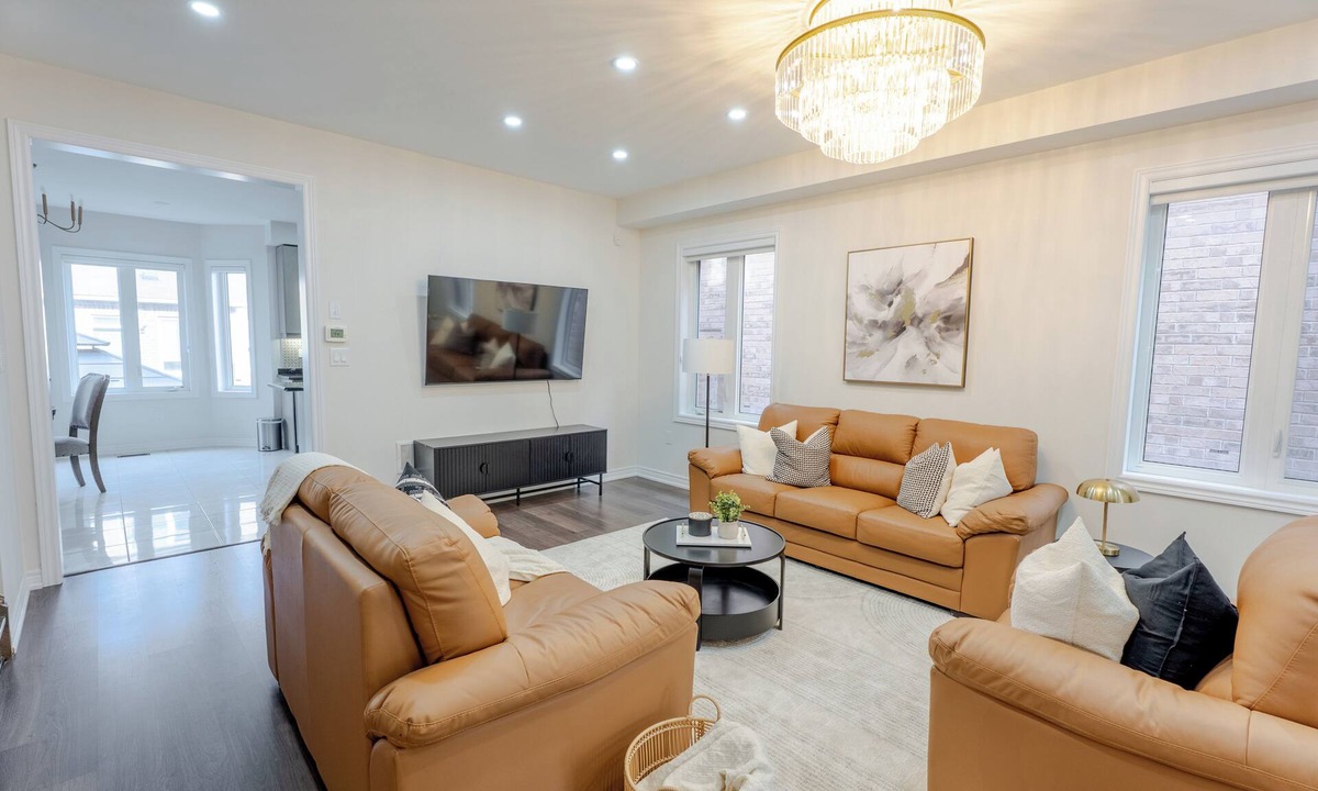 Oakville House | Modern Oakville Home | 2 King, 2 Queen + Gazebo