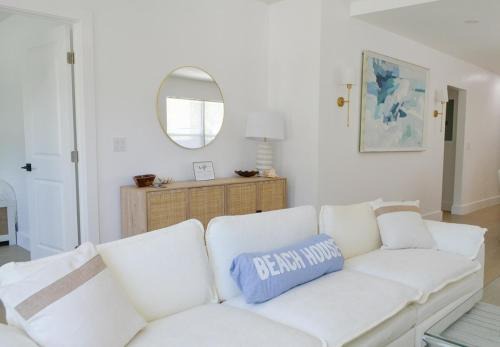 Pinewood Park House | Modern Oasis 3 bedroom 1 bathroom