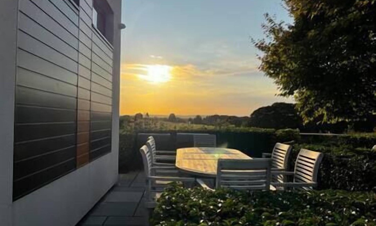 Ridgeway House | Modern Oasis: 4 Bed Retreat