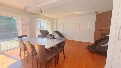 East Credit House | Modern Oasis Mississauga - Near Airport