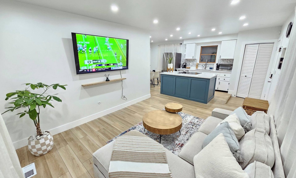 Warren House | Modern Oasis, Warren Getaway