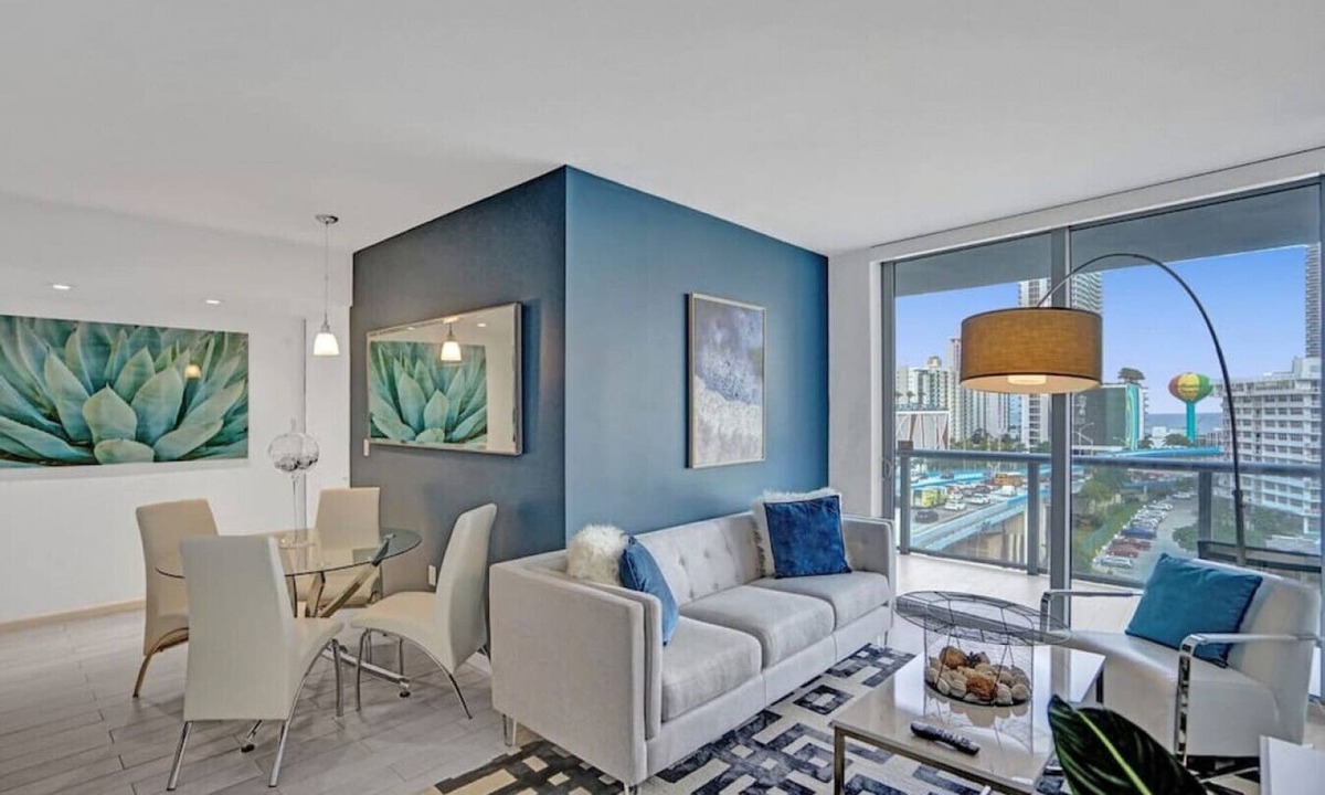 Hallandale Beach Condo | Modern Ocean View Condo Pool Gym Beach Service 902