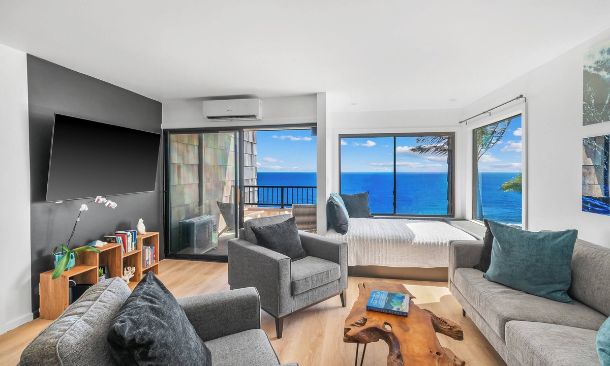 Princeville Condo | Modern Ocean Views + AC