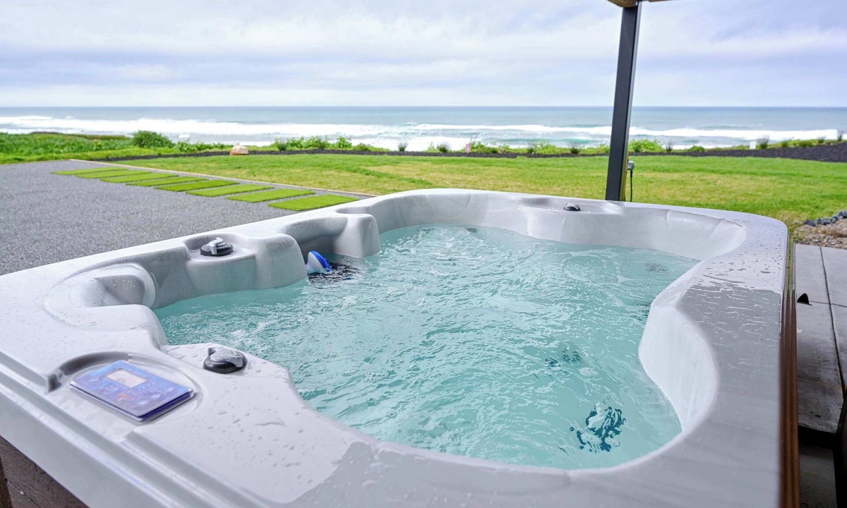 Fort Bragg House | Modern Oceanfront Container Home with Hot Tub