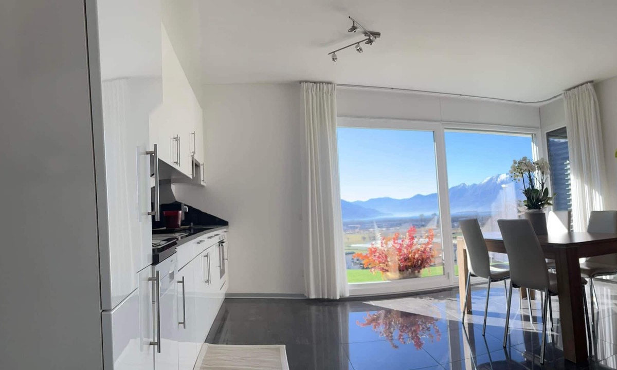 Gordola House | Modern one-bedroom apartment quiet area between lake and mountains