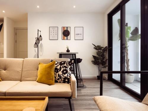 London Borough of Hounslow Apartment | Modern One-Bedroom Apartment with Excellent Transport Links