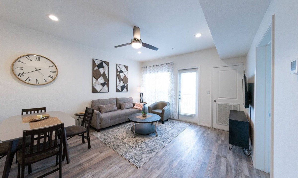 Katy Condo | Modern One Bedroom + Study private condo unit|2P