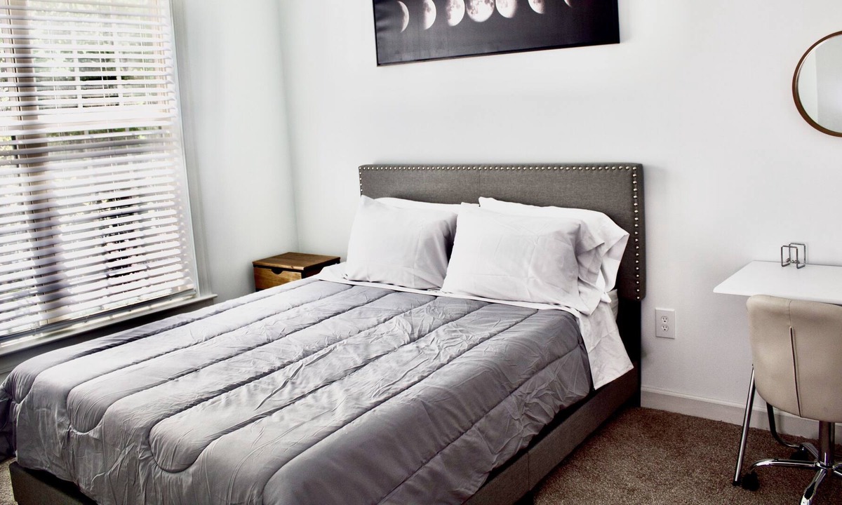 Lavista Park Apartment | Modern one bedroom with pool.