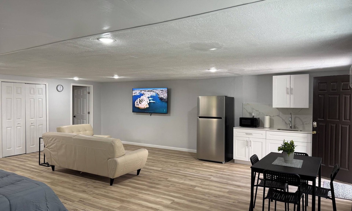 Marksville Apartment | Modern Open Studio - 3 Beds - Sleeps 5 - Near Local Attractions