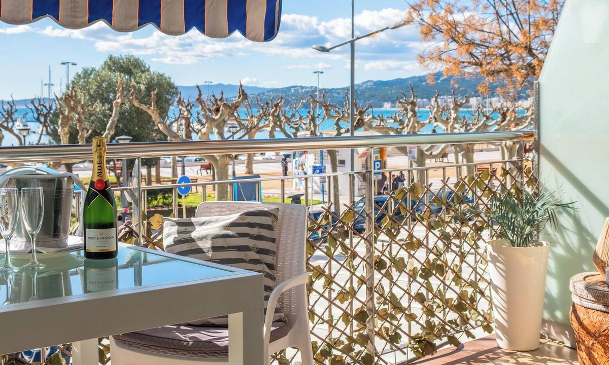 Palamos Apartment | Modern Palamós Apartment with Air Conditioning, Sleeps 4