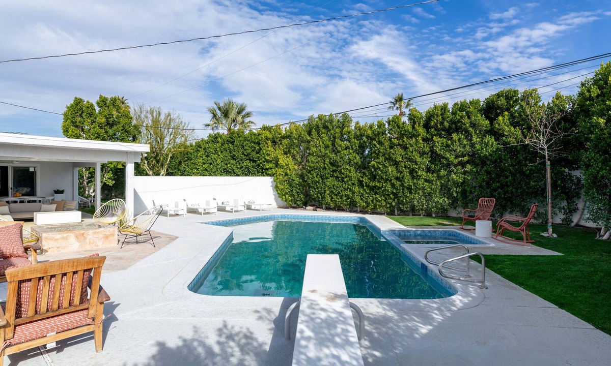 Desert Park Estates House | Modern Palm Springs Jewel