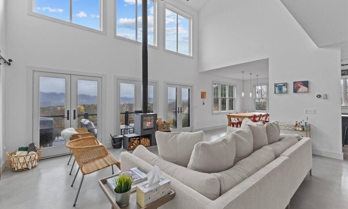 Waterbury House | Modern, Peaceful Forest Getaway in Waterbury