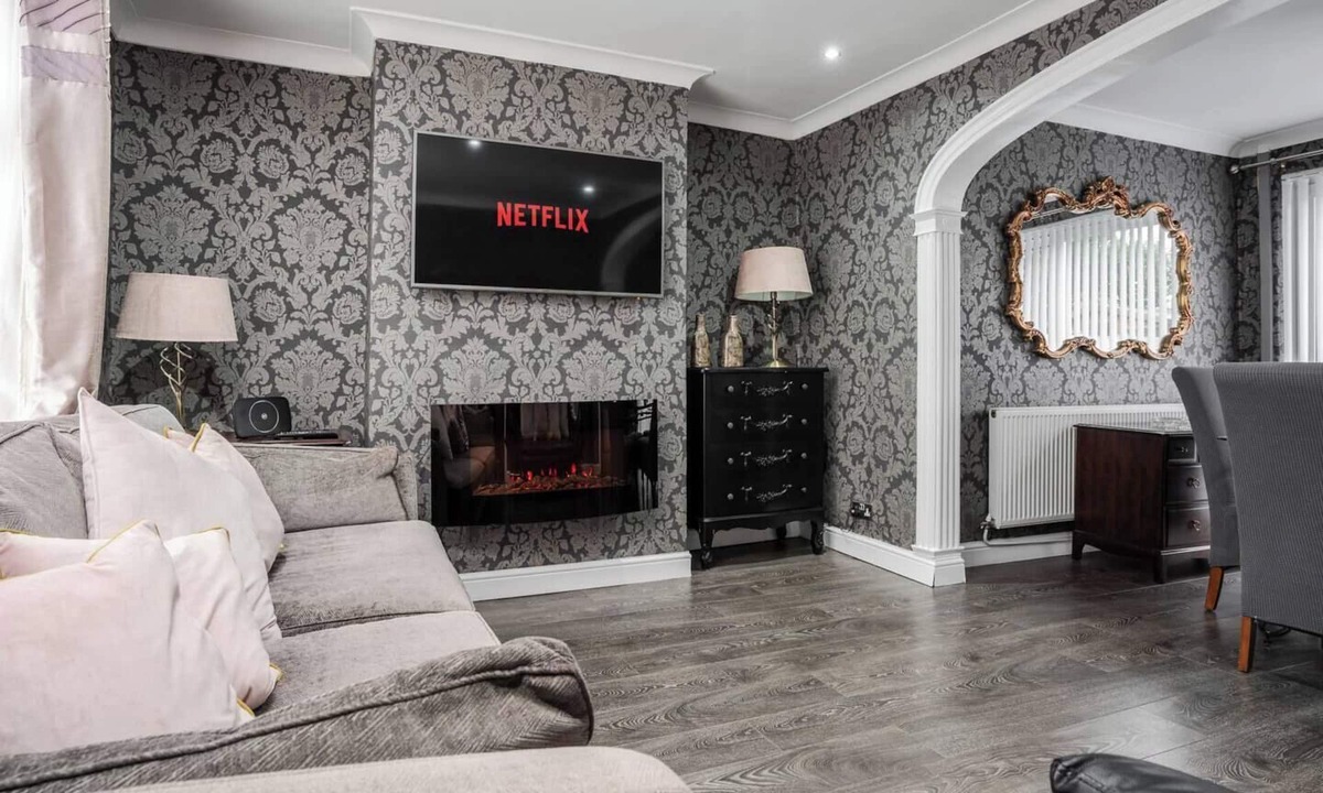 Kirkby House | Modern & Peaceful Home | Free Parking