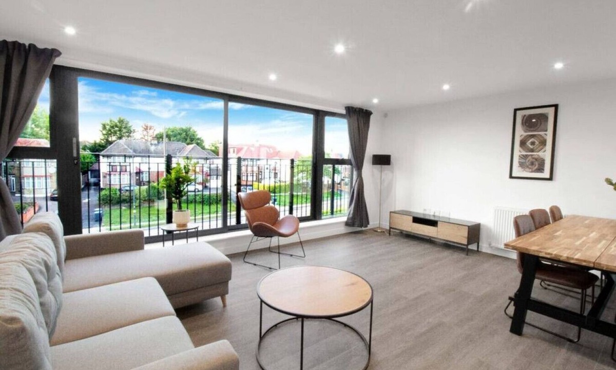 Brent Apartment | Modern penthouse in Wembley