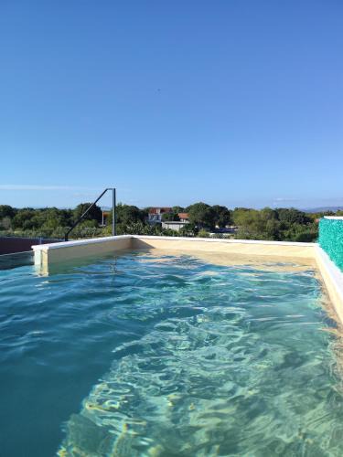 Drinovci Apartment | Modern penthouse Ivan with rooftop swimming pool and jacuzzi
