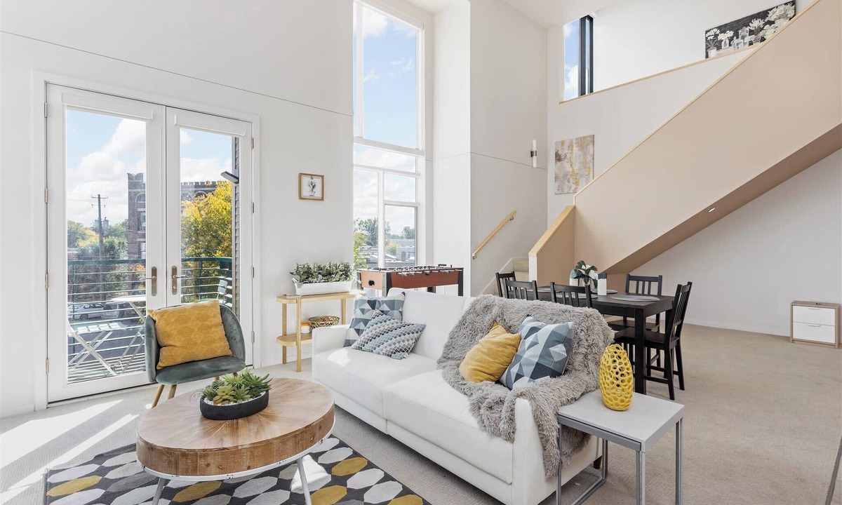 Chatham-Arch Condo | Modern Penthouse on Mass By CozySuites