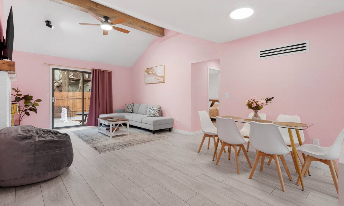 Mission House | Modern Pink House with Hot Tub, Mini Golf, Game Room + Crazy Bunk Bed!