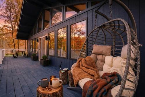 Long Pond Ski Chalet | Modern Poconos Retreat Heated Gazebo & Work-Space
