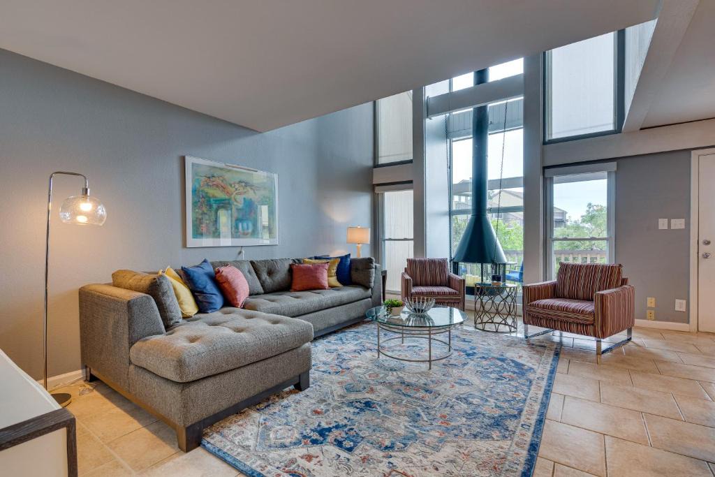 Point Venture House | Modern Point Venture Vacation Rental with Deck!