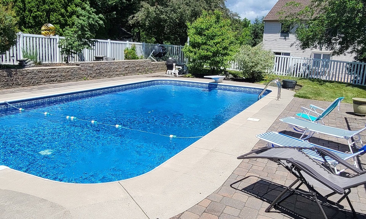 Palmyra House | Modern Pool-Side Paradise, 5 Miles to Hershey Park