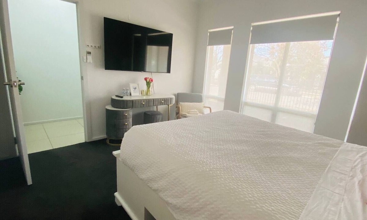 Smithfield Plains Apartment | Modern private room with ensuite bedroom