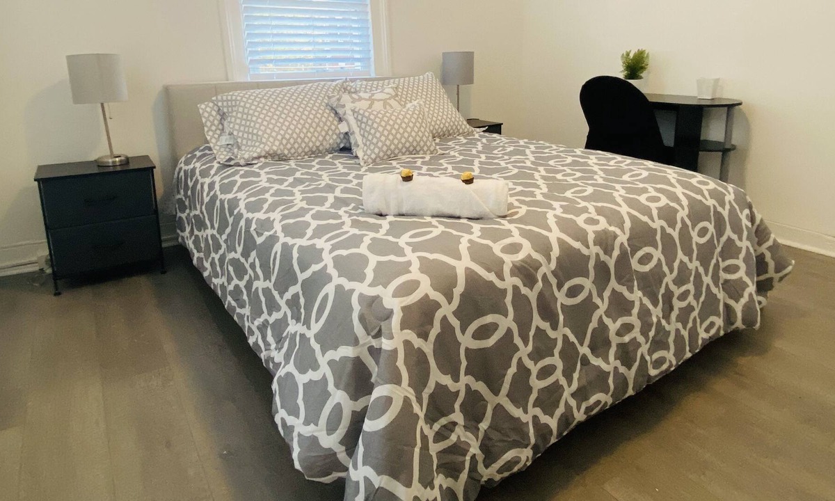 Englewood Apartment | Modern Private Bedroom+ Kitchen & wifi 1