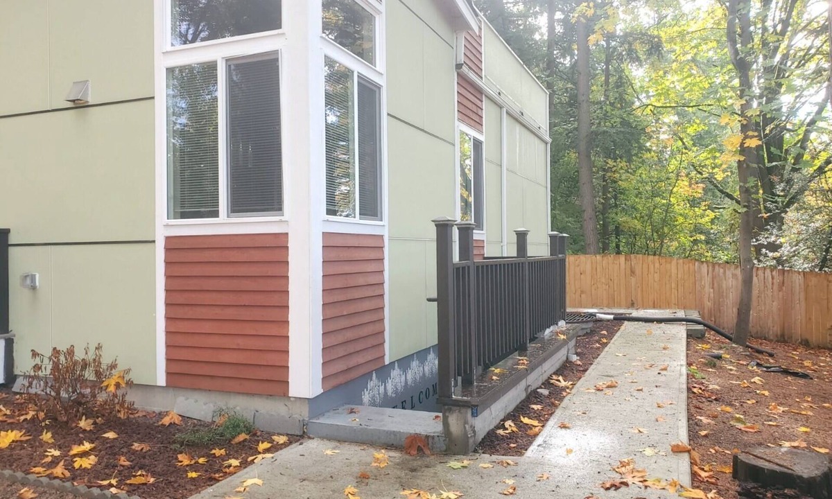 Inglewood-Finn Hill Apartment | Modern Private Cottage Basement Unit