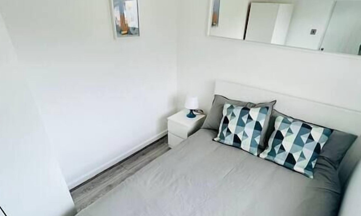 Cheetham Hill House | Modern private Double bedroom in a shared house