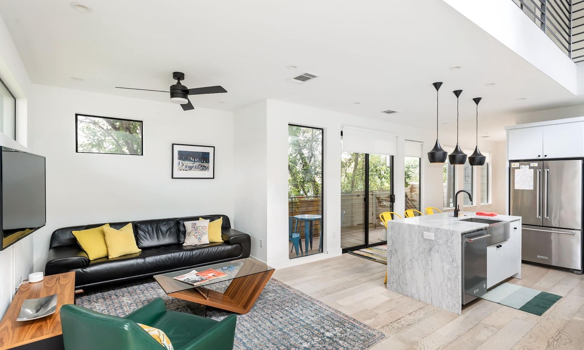 Cherrywood House | Modern & Private East Austin Digs!