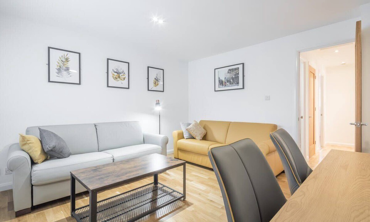 Cherry Hinton Apartment | Modern & Private - Free Parking!