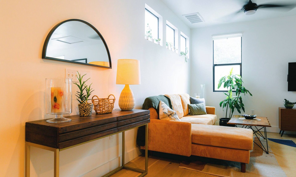 Chestnut Apartment | Modern Private Quiet East Austin Studio