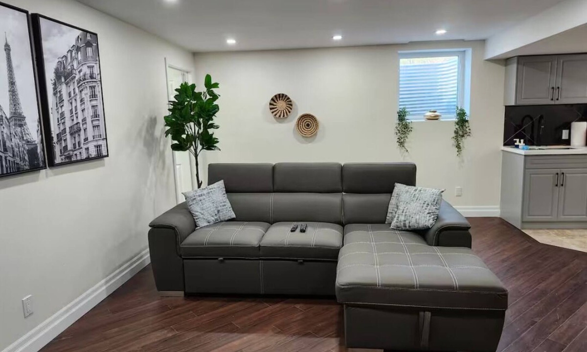 Durham Region Apartment | Modern Private Suite with Separate Entry | Self Check-In + Free Parking
