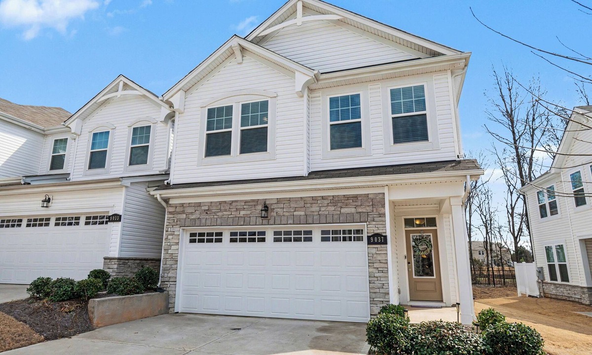 Charlotte House | Modern Quiet End-Unit 3BR Townhome