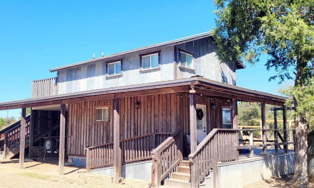 La Grange House | Modern Ranch Bungalow Near Roundtop w/Pond
