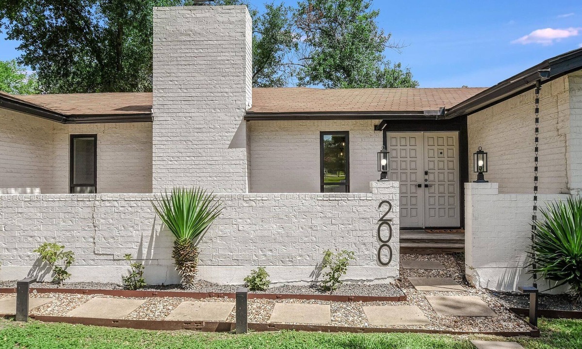 Round Rock House | Modern Ranch Home w/ith a Backyard Oasis Near Dell