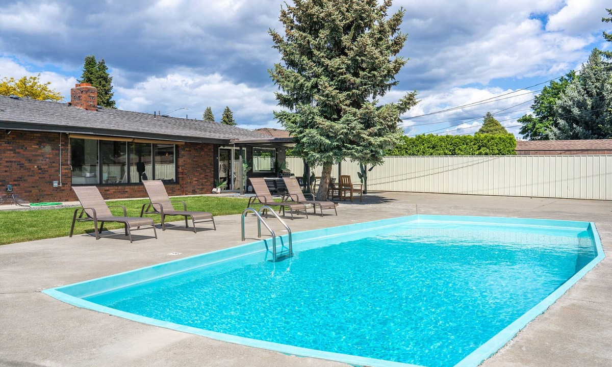 Spokane House | Modern Rancher Oasis I Gorgeous Pool