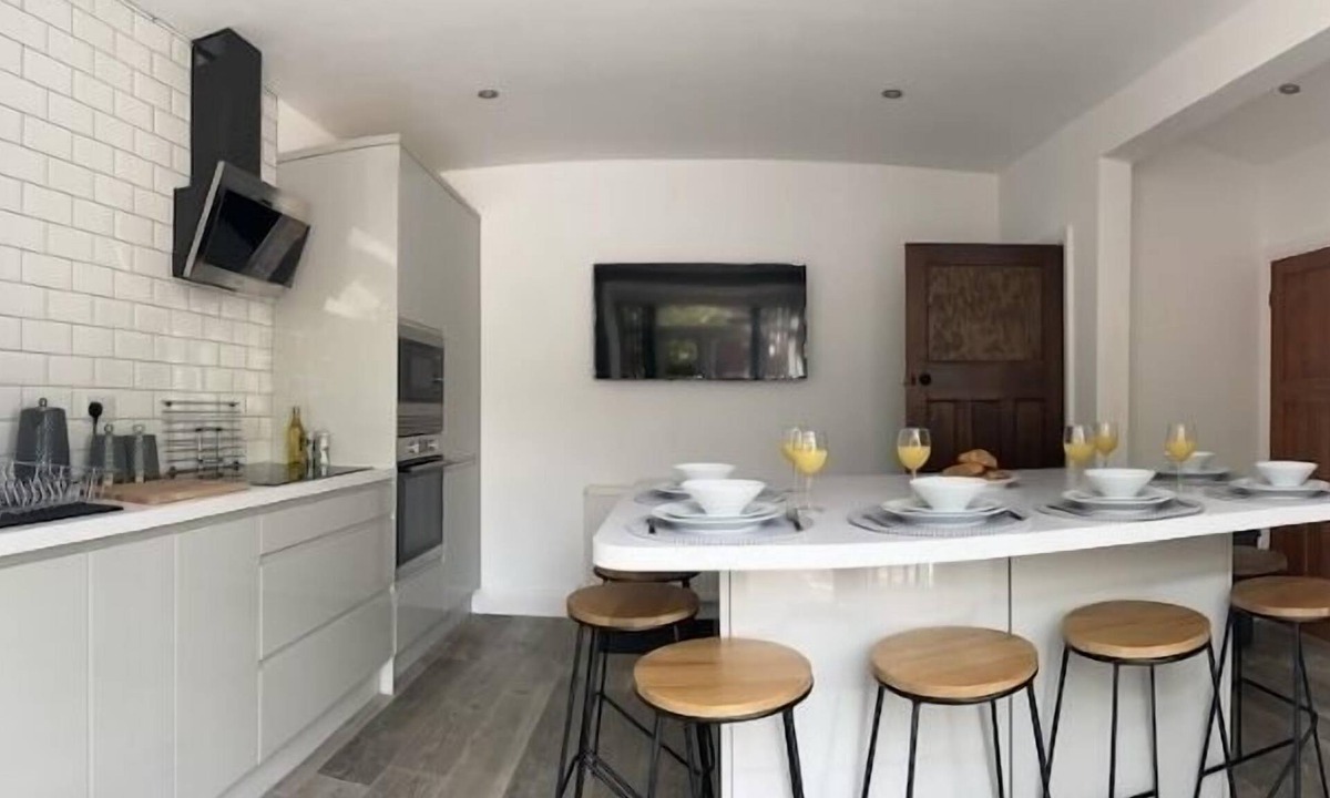 Doncaster House | Modern Refurb *Free Parking*Racecourse* A1 & M18.