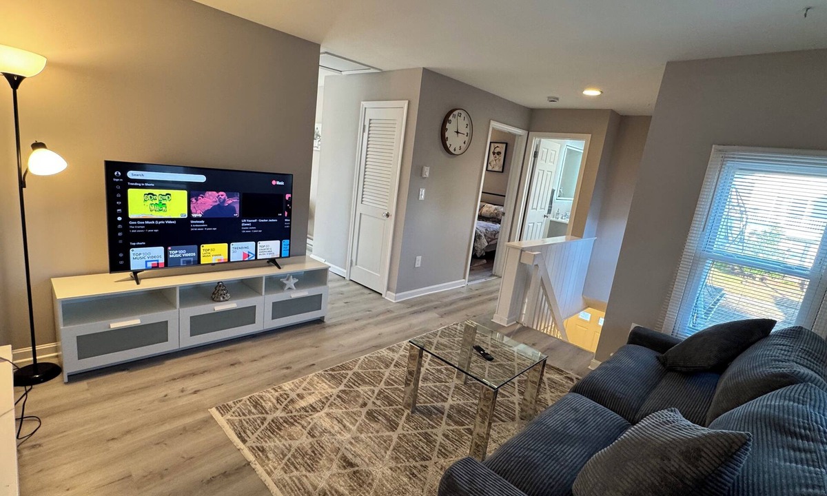 West Haven Apartment | Modern renovated 1bdr/king bed