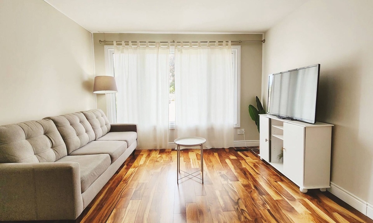 Kingston House | Modern & Renovated 3 Bedroom Private Unit - Fabulous Value