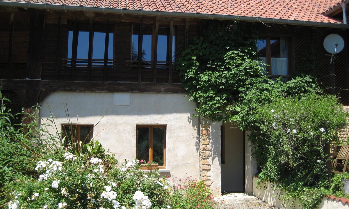 Thuy House | Modern renovated barn in the Pyrenees, large outdoor space & large pool