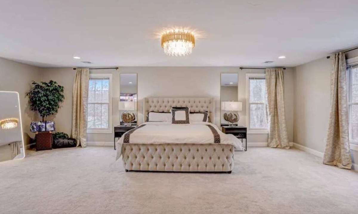 Norfolk House | Modern Residence 6 miles from Gillette