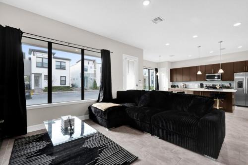 Loughman Villa | Modern resort style retreat with great amenities