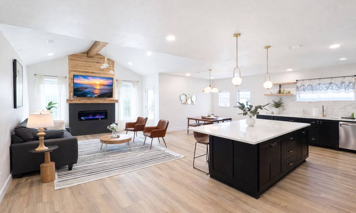 Lubbock House | Modern Retreat at Burgamy Park